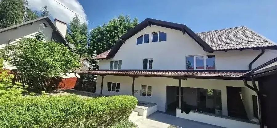 Casă cu 8 camere cu Teren 540 Mp în Poiana Țapului