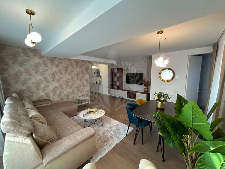 Apartament cu 3 camere decomandat, mobilat în Central