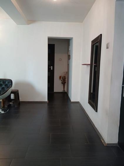 Apartament cu 3 camere decomandat, mobilat în Gorjului