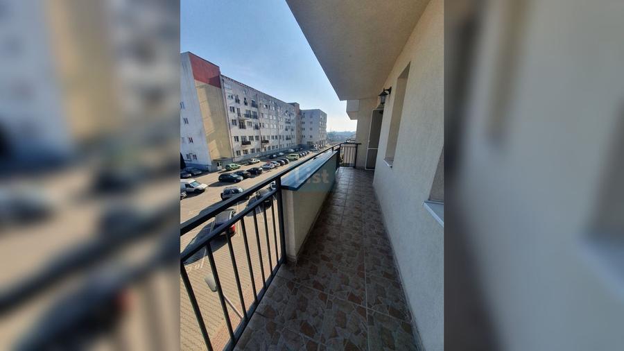 Apartament cu 3 camere semidecomandat în Iris