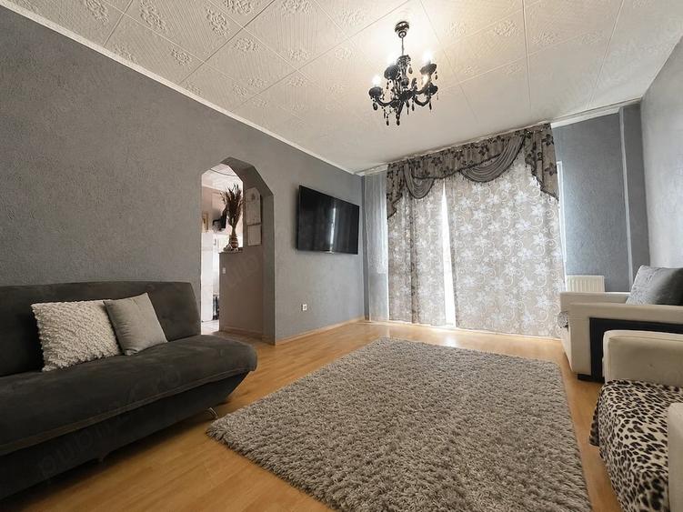 Apartament cu 4 camere decomandat în Confecții