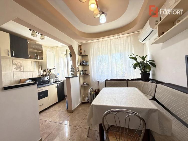 Apartament cu 4 camere semidecomandat în Cetății