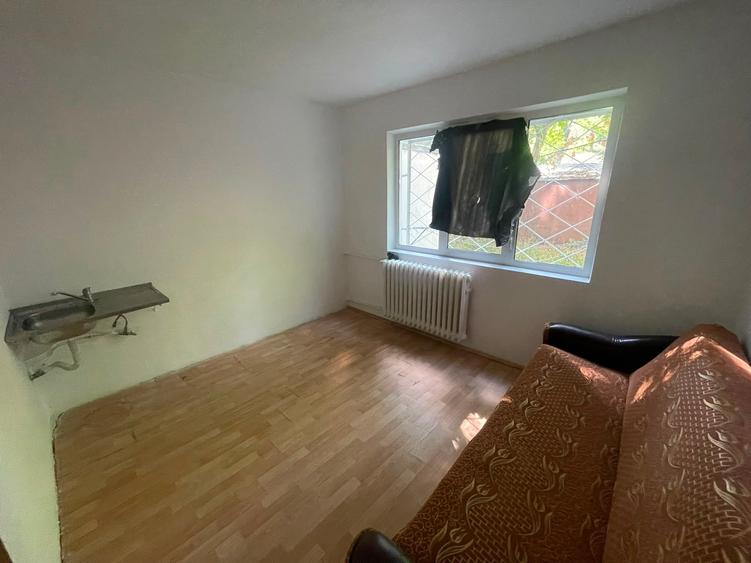 Garsonieră decomandată în Podu Roș