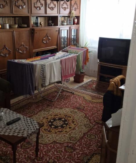 Apartament cu 3 camere decomandat în Rovine