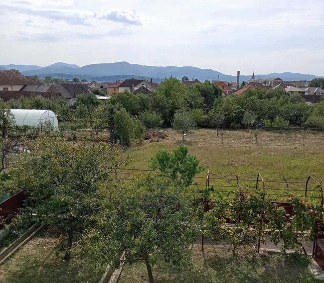 Casă cu 4 camere cu Teren 390 Mp în Central