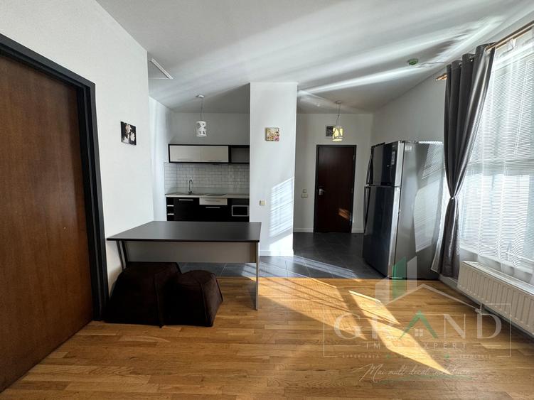 Apartament cu 2 camere semidecomandat, mobilat în Semicentral