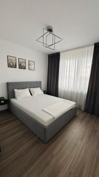 Apartament cu 3 camere decomandat, mobilat în Tractorul