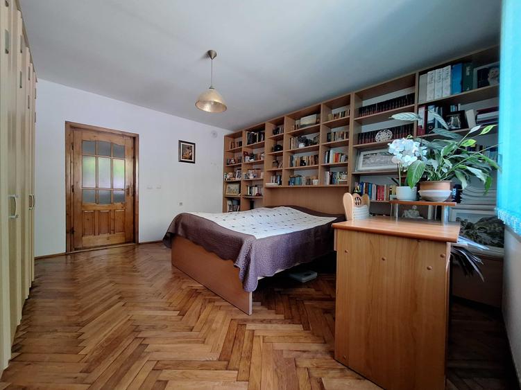 Casă cu 3 camere decomandat în Sud