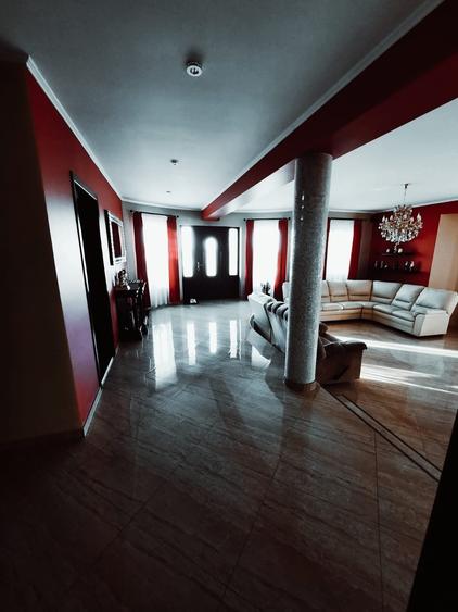 Casă individuală cu 5 camere cu Garaj în Trivale