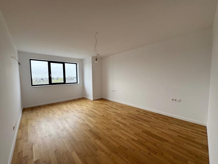 Apartament cu 3 camere semidecomandat în Sisești
