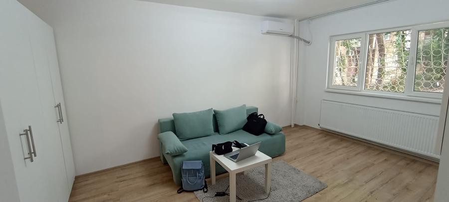 Apartament cu 3 camere decomandat în Rahova