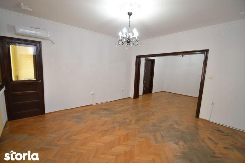 Apartament cu 3 camere în Victoriei