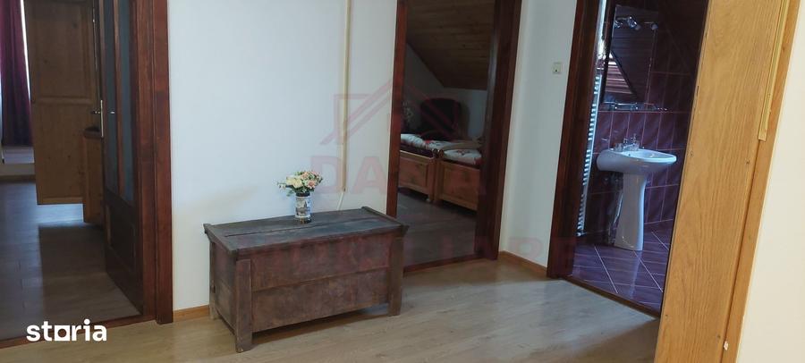 Casă cu 10 camere cu Teren 1000 Mp în Cerbăl