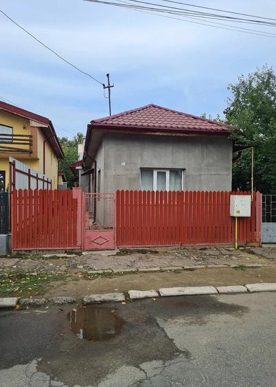 Casă cu 3 camere cu Teren 400 Mp în Central