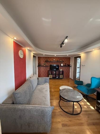 Apartament cu 3 camere semidecomandat în Tineretului