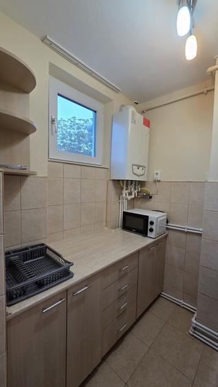 Apartament cu 3 camere semidecomandat în Central