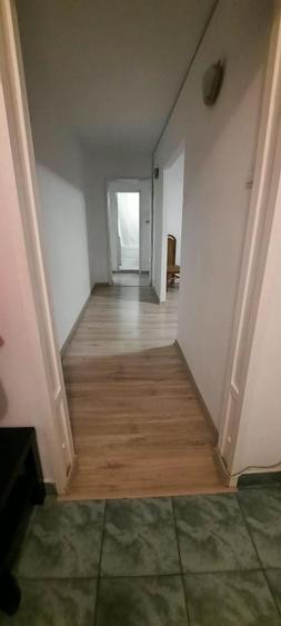 Apartament cu 3 camere decomandat, mobilat în P-ța Victoriei