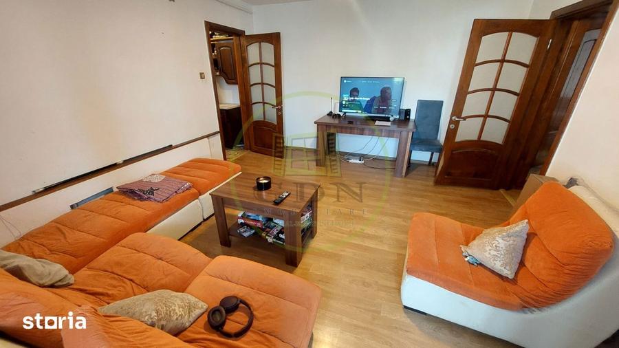 Apartament cu 3 camere semidecomandat, mobilat în Rovine