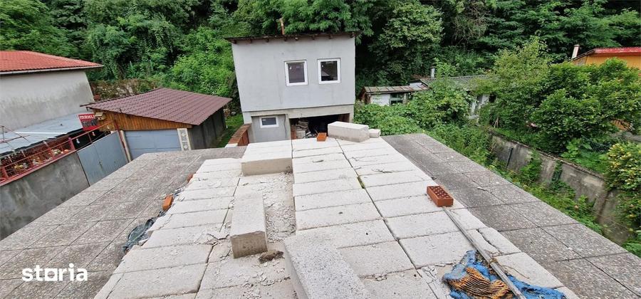 Casă cu 5 camere cu Teren 155 Mp în Muncitoresc