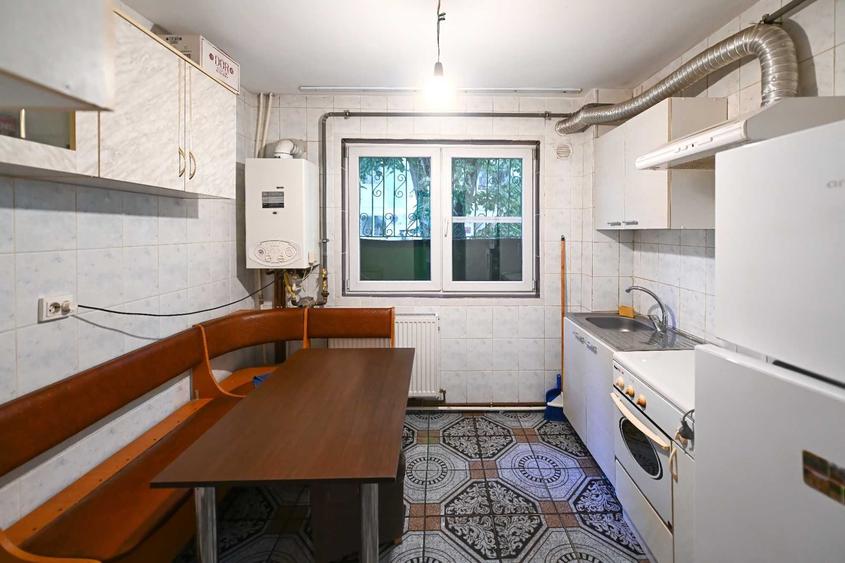 Apartament cu 2 camere semidecomandat în Rovine