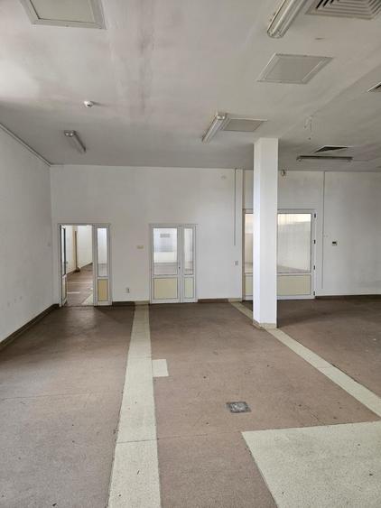 Spațiu comercial, de 1,000 mp, în Petros