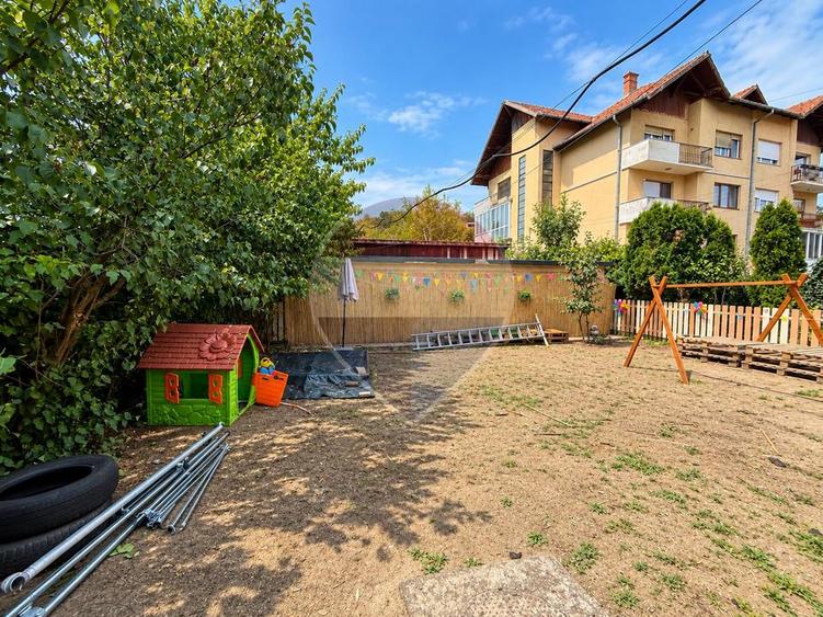 Casă individuală cu 7 camere cu Teren 500 Mp în Grigorescu