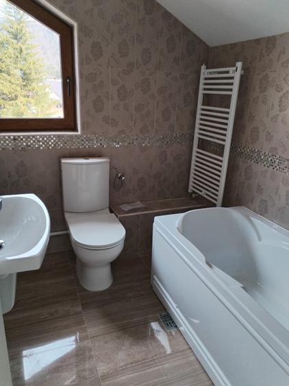 Apartament cu 2 camere semidecomandat, mobilat în Valea Alba