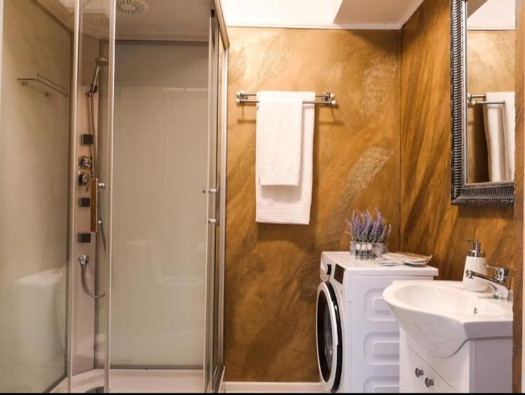Apartament cu 2 camere decomandat în Tătărași