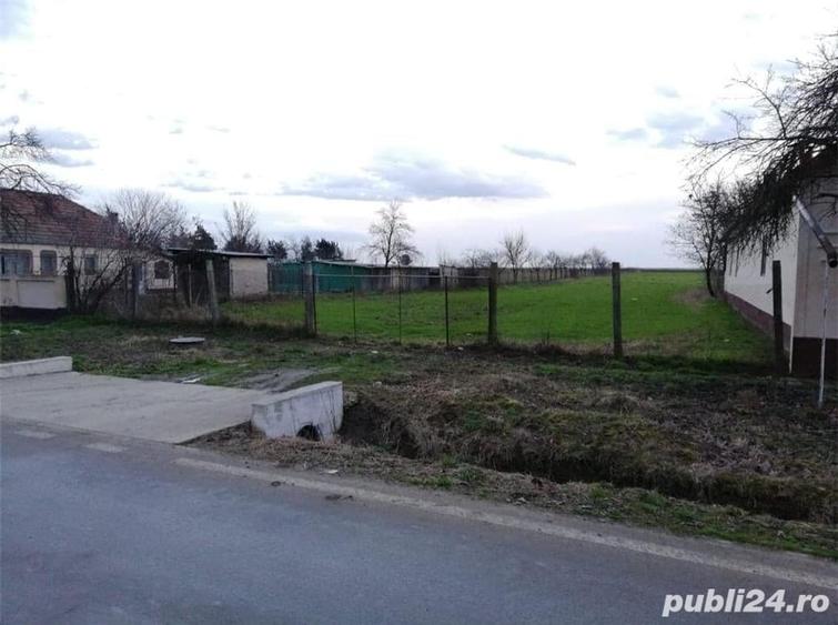 Teren de 2878 mp, în Sânmartinu Sârbesc