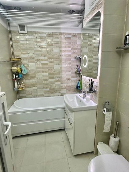 Apartament cu 4 camere decomandat, mobilat în Energia
