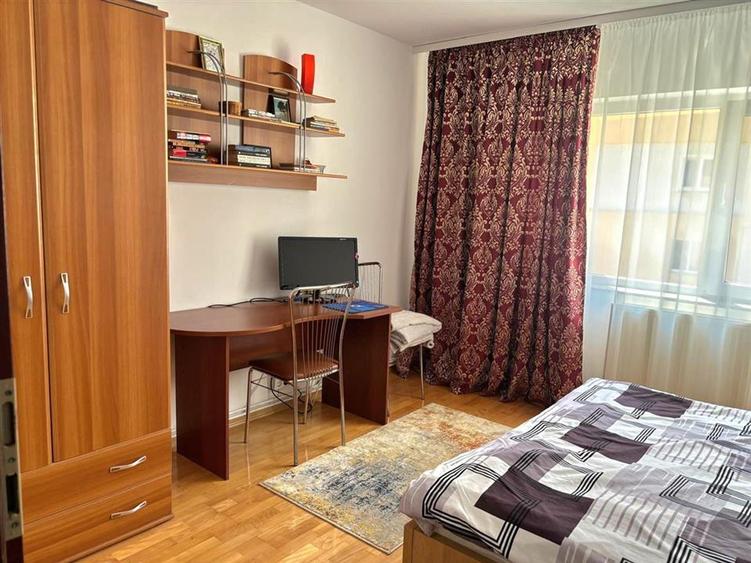 Apartament cu 3 camere decomandat, mobilat în Răcădău