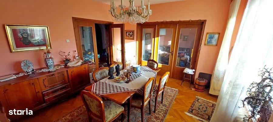 Casă cu 4 camere în Centrul Istoric