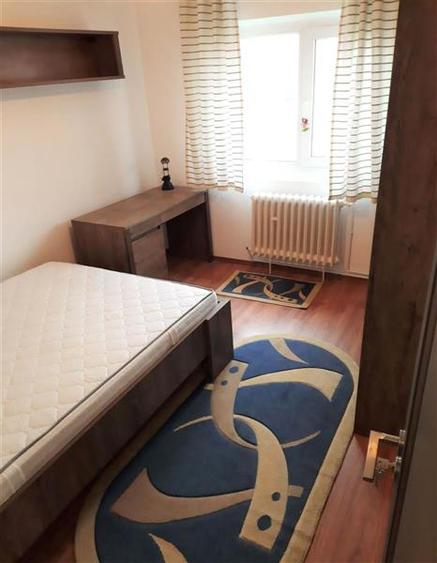 Apartament cu 3 camere decomandat, mobilat în Central
