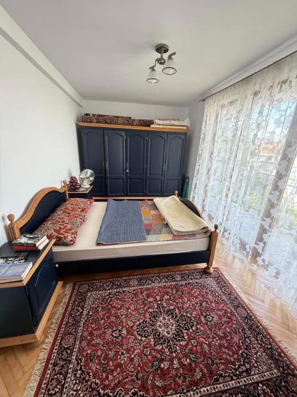 Apartament cu 3 camere semidecomandat în Andrei Mureșanu