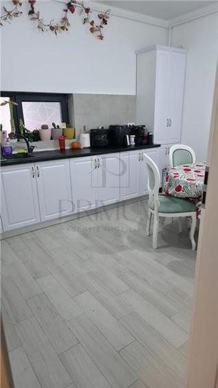 Apartament cu 4 camere decomandat, mobilat în Dumbrăvița