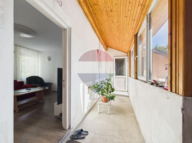 Casă cu 8 camere cu Teren 174 Mp în Nerva Traian
