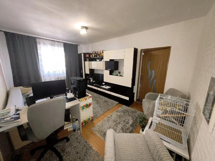 Apartament cu 2 camere semidecomandat în Cetate