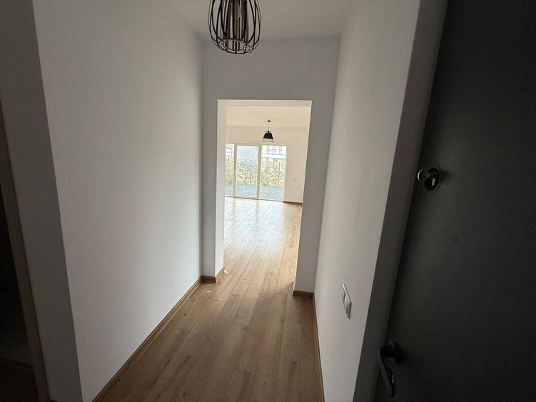 Duplex cu 3 camere cu Canalizare în Exterior Est