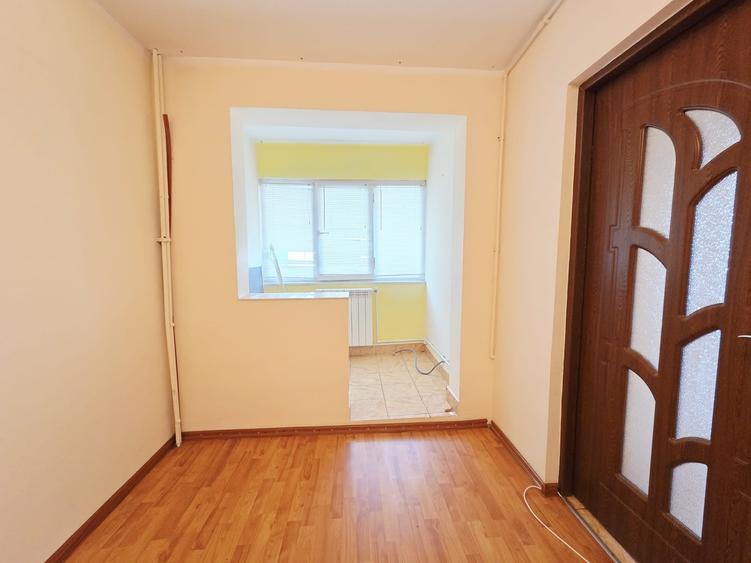 Apartament cu 4 camere semidecomandat în Micro 39