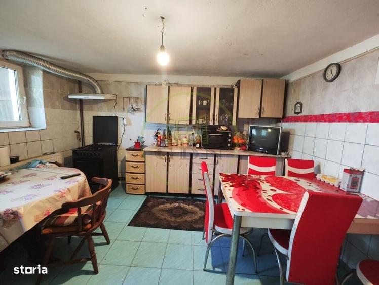 Casă cu 4 camere în Leamna de Sus