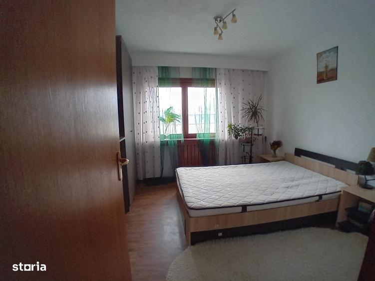 Apartament cu 4 camere decomandat în Baicului
