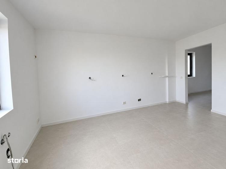 Casă cu 4 camere cu Teren 400 Mp în Domnești