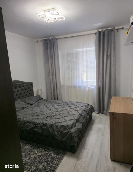 Apartament cu 4 camere în Craiovița Nouă
