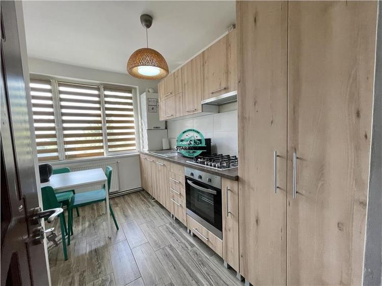 Apartament cu 3 camere decomandat, mobilat în Central