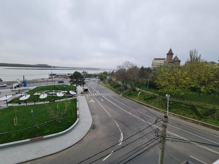 Apartament cu 2 camere semidecomandat, mobilat în Faleză