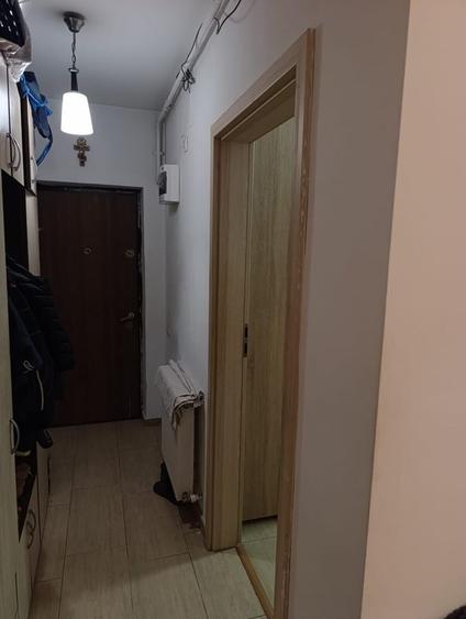 Apartament cu 4 camere semidecomandat în Central