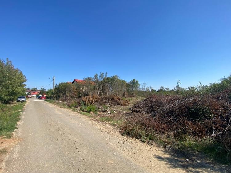 Teren Construcții intravilan de 585 mp, în Periș
