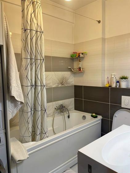 Apartament cu 3 camere semidecomandat, mobilat în Craiovița Nouă