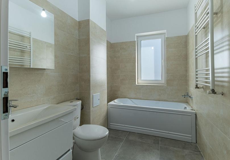 Apartament cu 3 camere semidecomandat în Metalurgiei