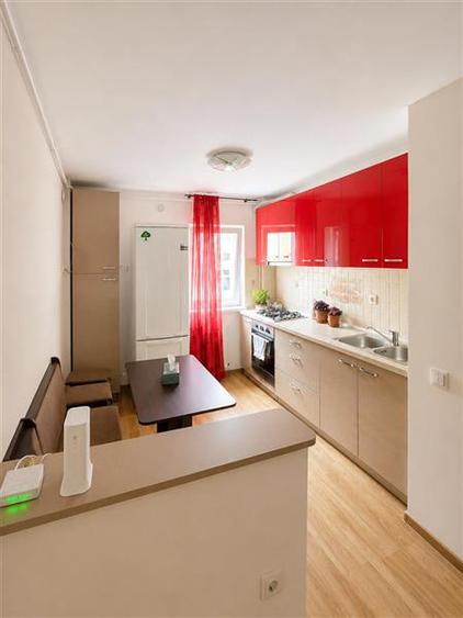 Apartament cu 2 camere decomandat în Tractorul